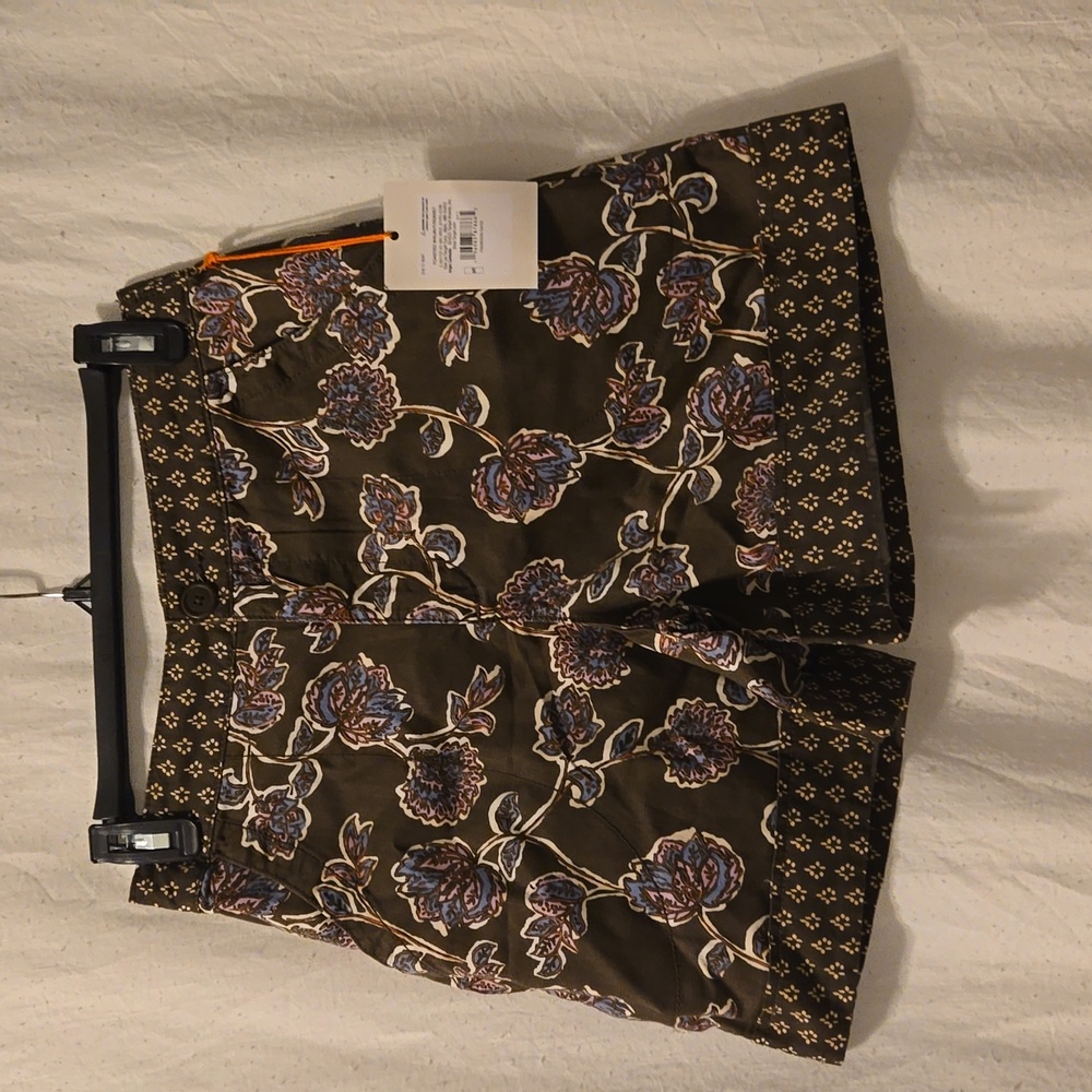 Knox Rose Shorts size Small